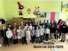 Něco končí a něco nového začíná aneb těšíme se na prázdniny, i když se sejdeme v jiném složení žáků .