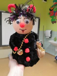 ČERTÍK Z KERAMICKÉHO KVĚTINÁČE 