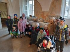 Úterý 16.12. - pohádka, rozdávání přáníček a návštěva zámku